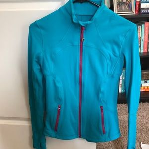 Lululemon jacket Size 4 cute and warm.